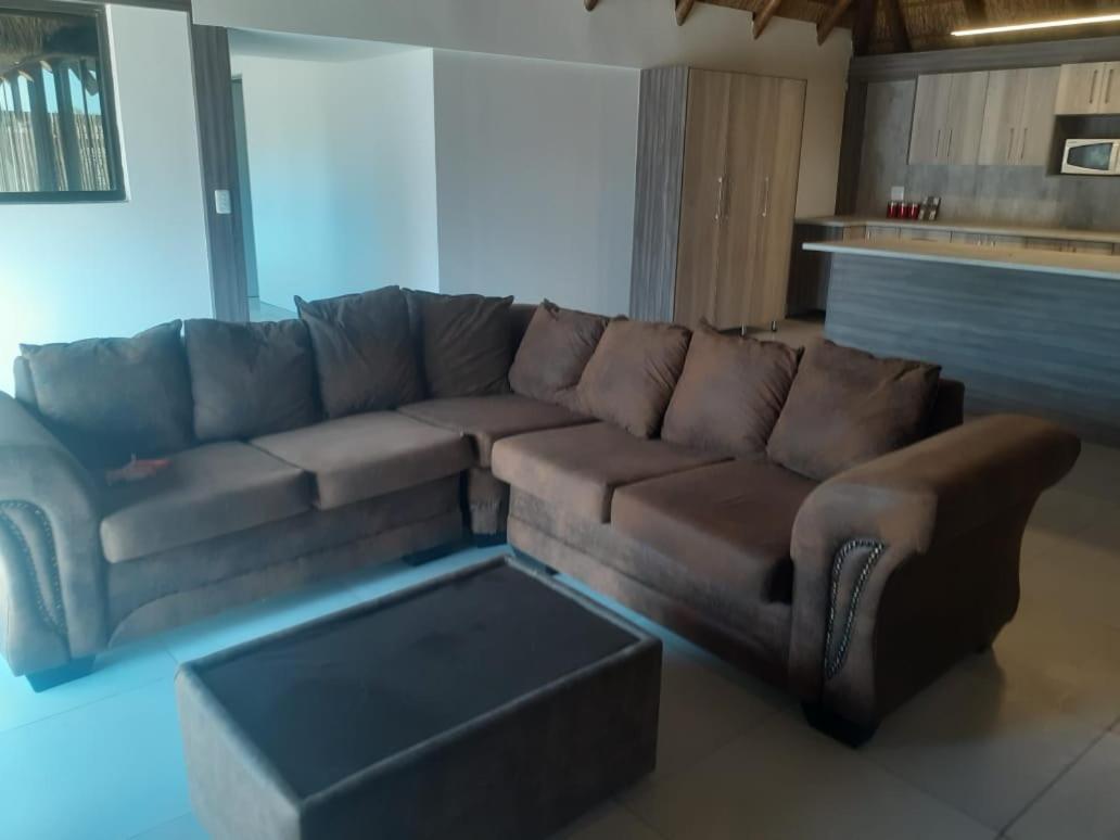 12 On Vaal Drive Guesthouse Vanderbijlpark ภายนอก รูปภาพ